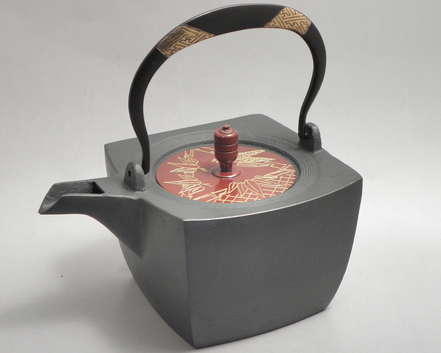 小鉄瓶　四方 D-2竹 弦 黒紗綾（赤紗綾）