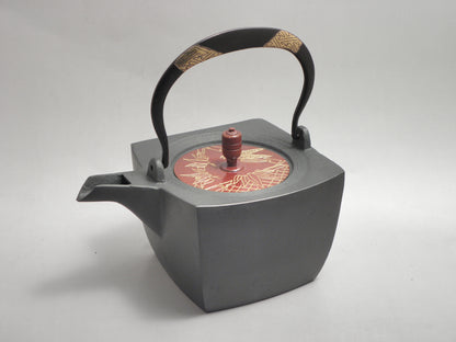 小鉄瓶　四方 D-2竹 弦 黒紗綾（赤紗綾）