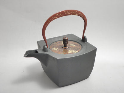 小鉄瓶 四方 D-1扇面 弦 黒唐草(赤唐草）