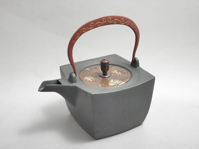 小鉄瓶 四方 D-1扇面 弦 黒唐草(赤唐草）