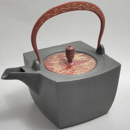 小鉄瓶　四方 D-2竹 弦 黒唐草（赤唐草）