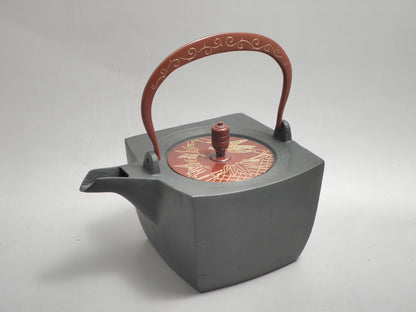 小鉄瓶　四方 D-2竹 弦 黒唐草（赤唐草）