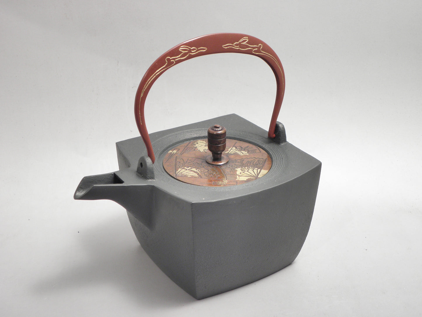 小鉄瓶　四方 D-1扇面 弦 黒兎(赤兎)