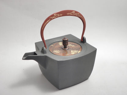 小鉄瓶　四方 D-1扇面 弦 黒兎(赤兎)