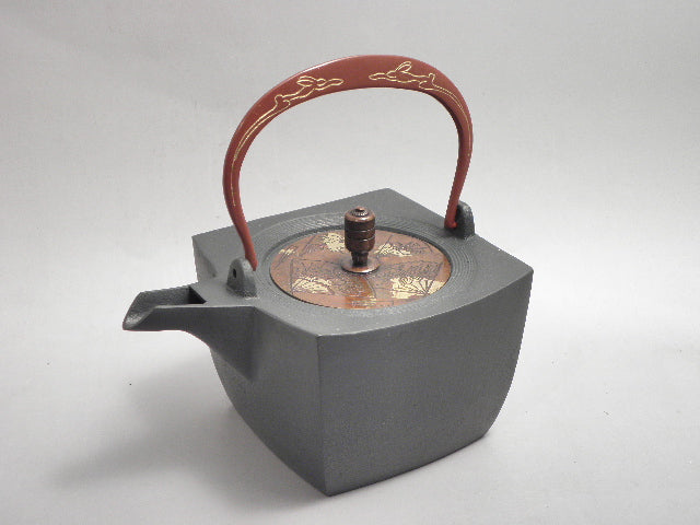 小鉄瓶　四方 D-1扇面 弦 黒兎(赤兎)