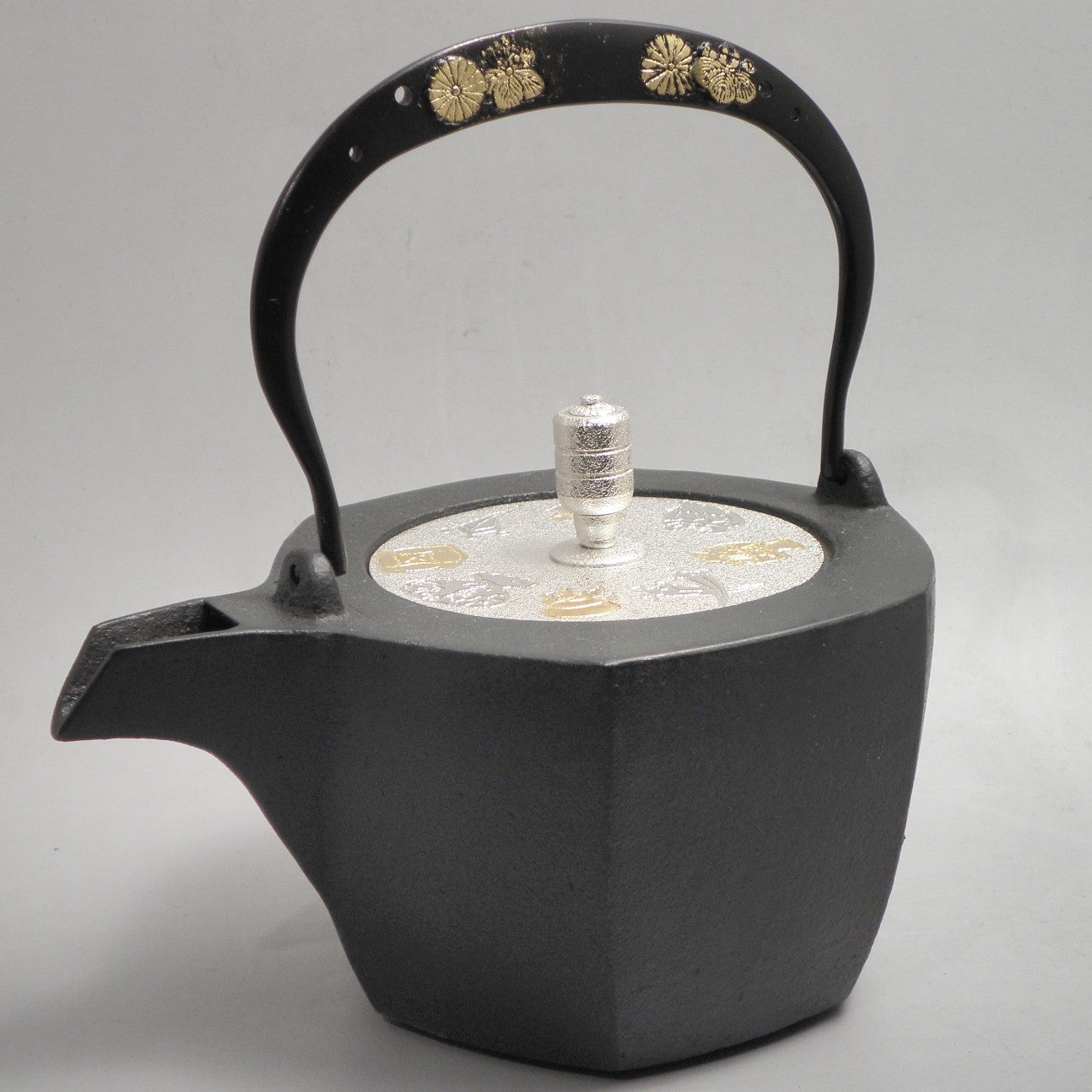六角 D-13宝づくし 弦 黒菊桐 (朱菊桐)